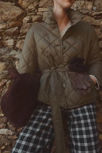 CAZADORA ESEOESE
